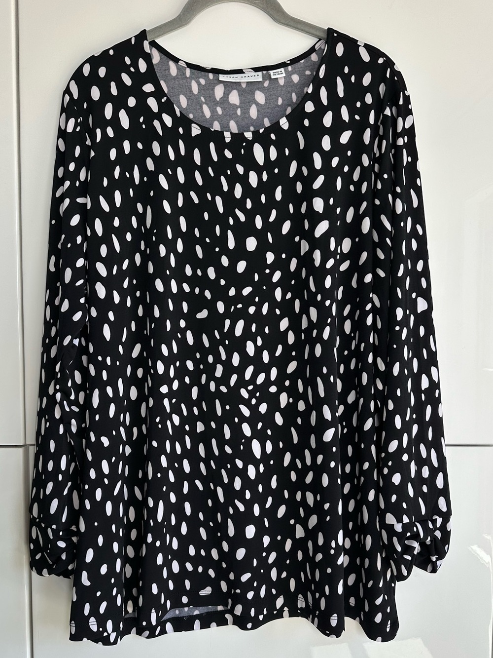Susan Graver Liquid Knit Black and White Polka Dots Size XL Long Sleeve